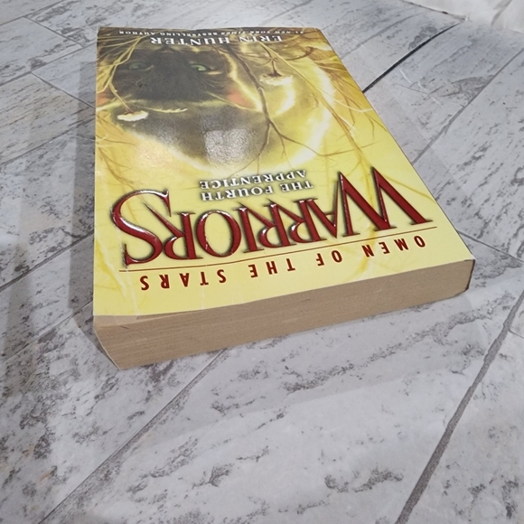 Warriors: Omen Of The Stars #1 The Fourth Apprentice Book - Picture 10 of 11